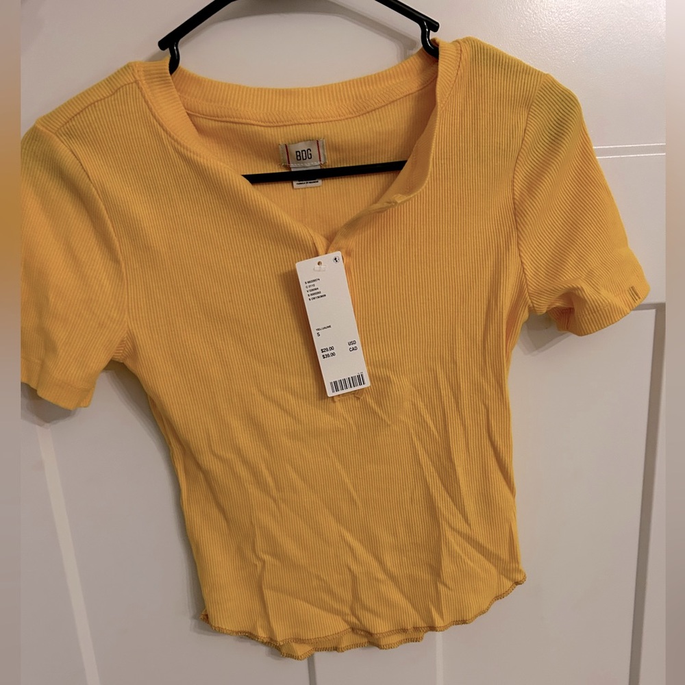 Cute BDG top never worn!